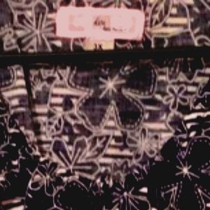 Koi scrub top like new!